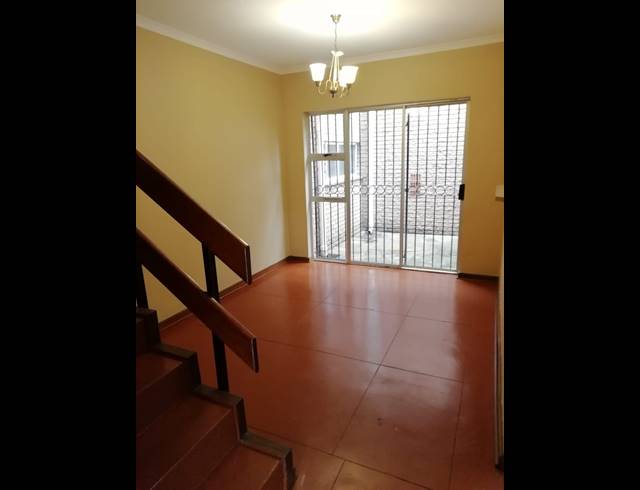 2 BEDROOM DUPLEX RENTED IN ESSENWOOD